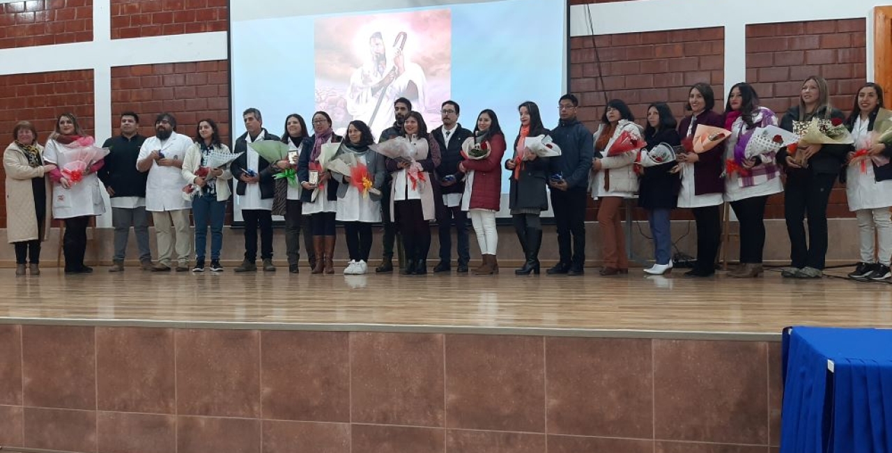 Realizan reconocimiento por resultados en Carrera Docente y charla sobre la ley Karim al personal educativo del colegio